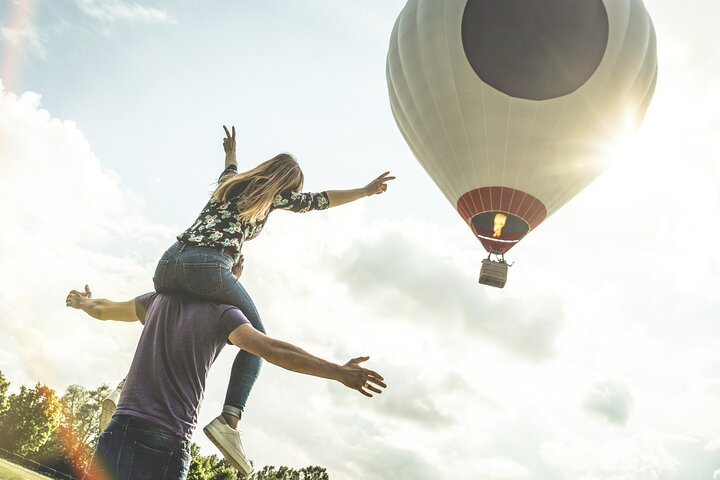 Cape Town Hot Air Balloon & Wine Private Tour: Breakfast Included - Photo 1 of 4